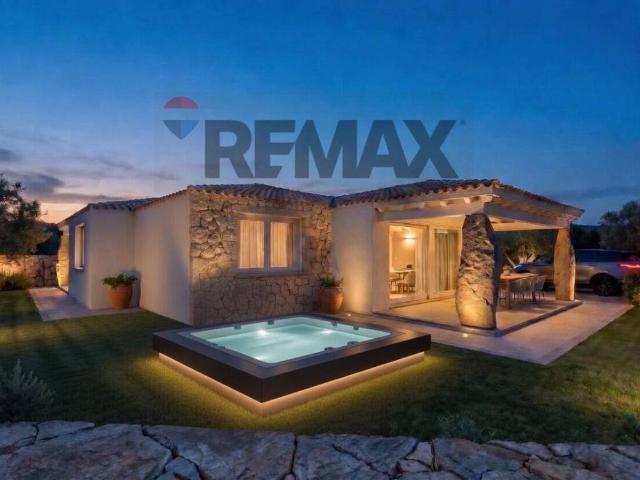Villa in vendita a Loiri Porto San Paolo SS