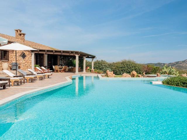 Villa in vendita a Loiri Porto San Paolo