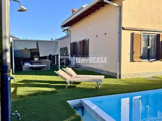 Villa in vendita a Lomagna LC