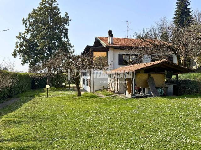 Villa in vendita a Lomagna LC