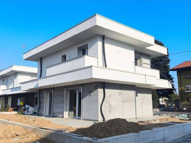 Villa in vendita a Lomazzo CO