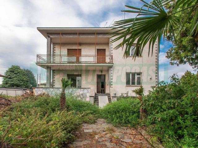 Villa in vendita a Lonate Ceppino VA