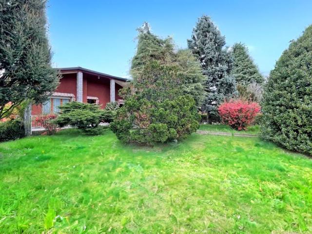 Villa in vendita a Lonate Ceppino VA