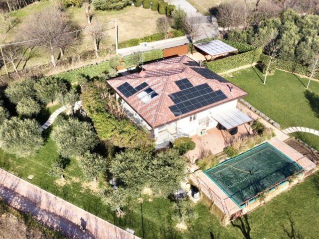 Villa in vendita a Lonato del Garda via Dei Colli