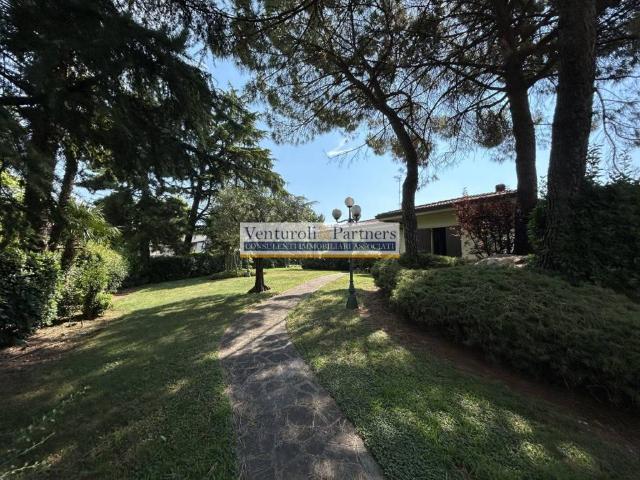 Villa in vendita a Lonato del Garda BS