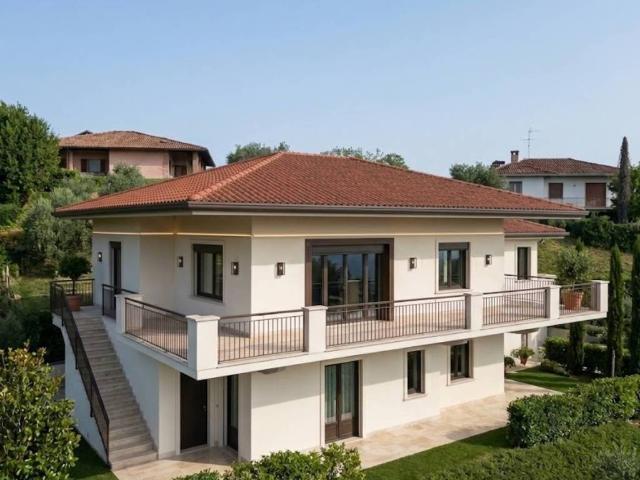 Villa in vendita a Lonato del Garda BS