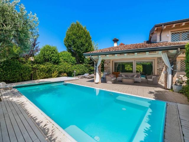 Villa in vendita a Lonato del Garda BS