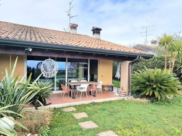 Villa in vendita a Lonato del Garda BS
