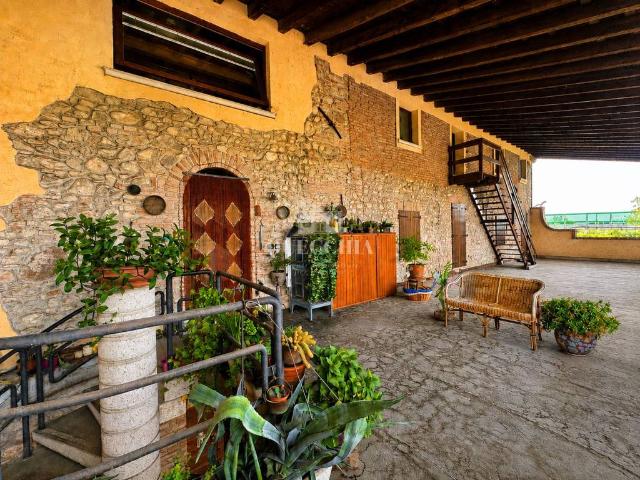 Villa in vendita a Lonato del Garda BS
