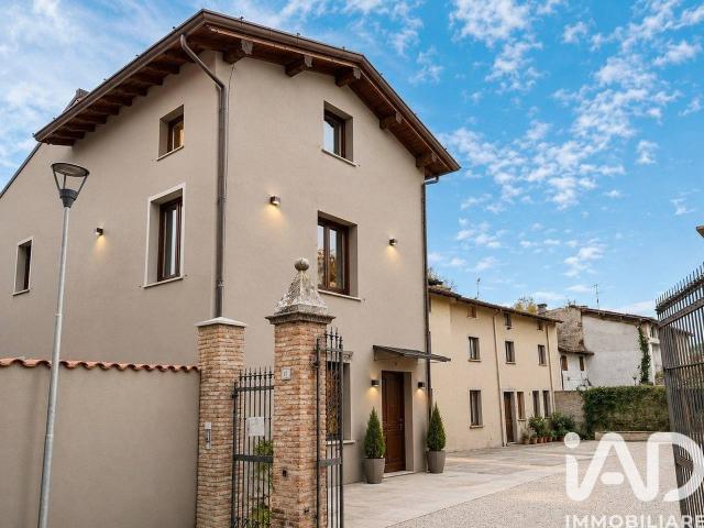Villa in vendita a Lonato del Garda