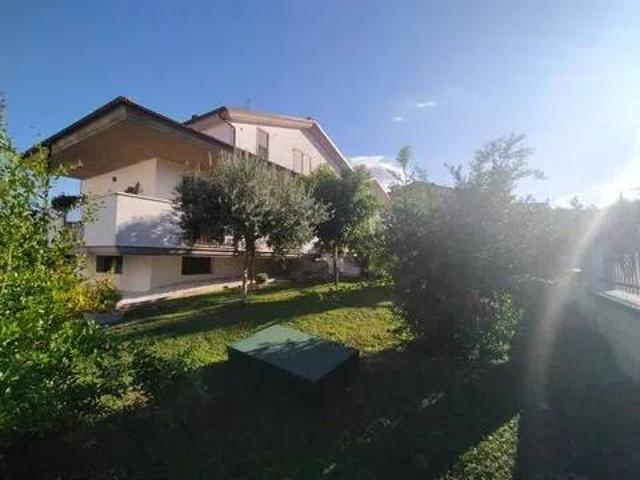 Villa in vendita a Loreto Aprutino PE