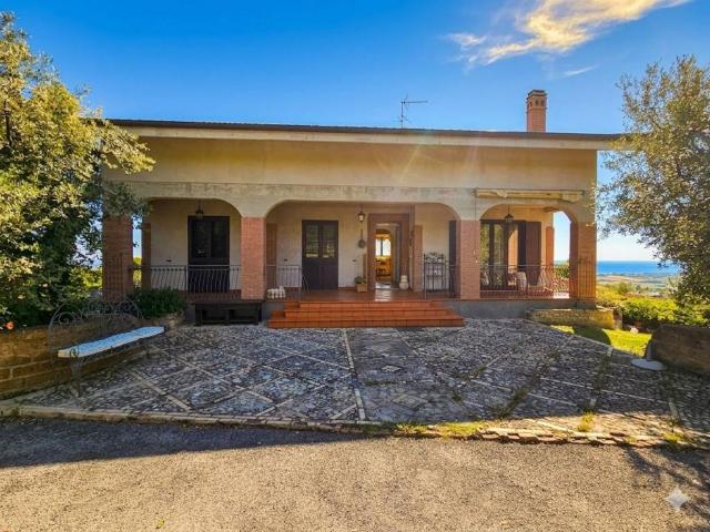 Villa in vendita a Loreto Aprutino PE