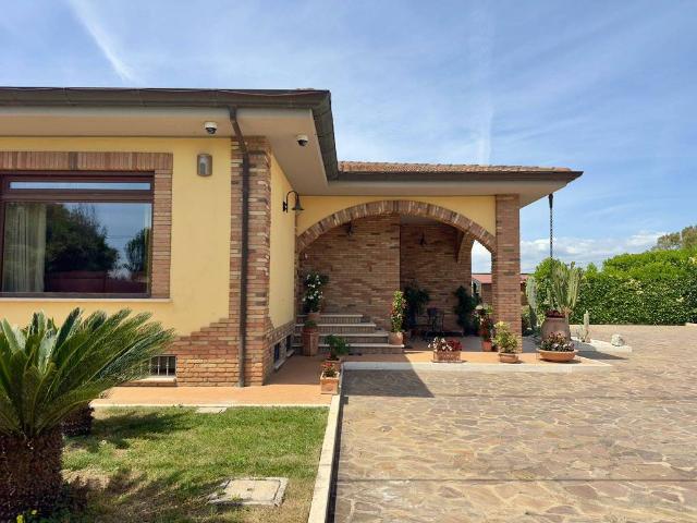 Villa in vendita a Latina LT