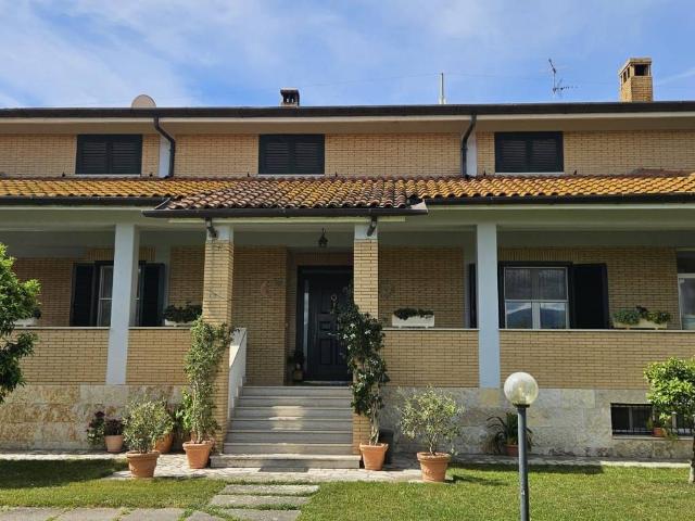 Villa in vendita a Latina LT