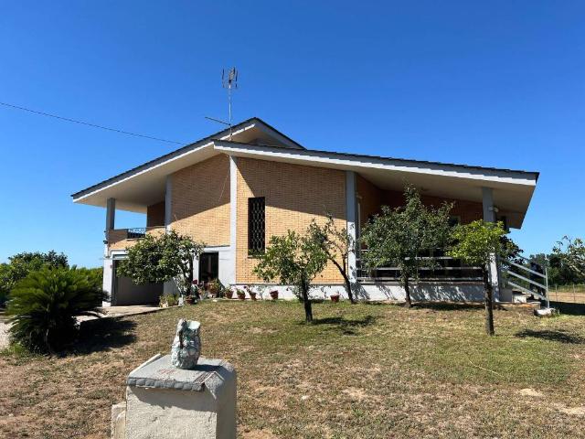 Villa in vendita a Latina LT