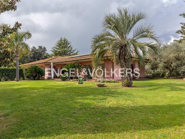 Villa in vendita a Latina LT