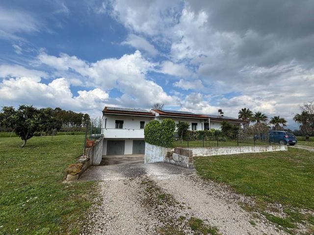 Villa in vendita a Latina LT