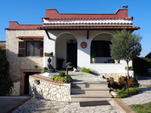Villa in vendita a Latina LT