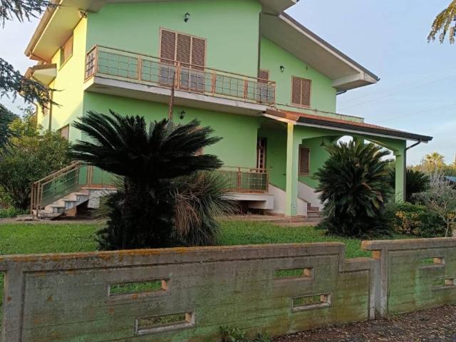 Villa in vendita a Latina LT