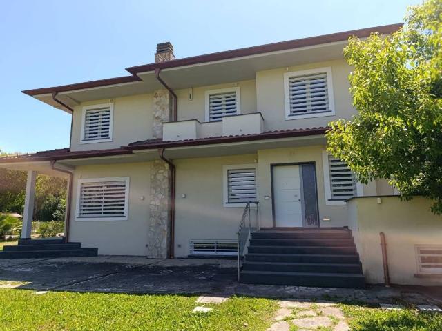 Villa in vendita a Latina LT