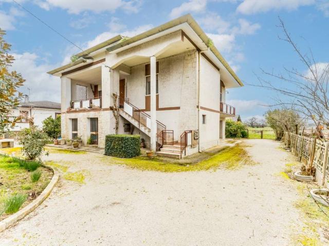 Villa in vendita a Latina LT