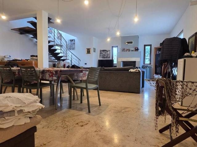 Villa in vendita a Latina LT
