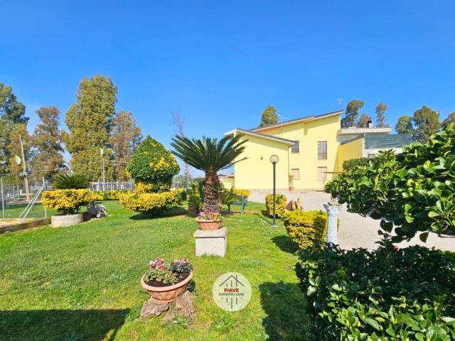 Villa in vendita a Latina LT