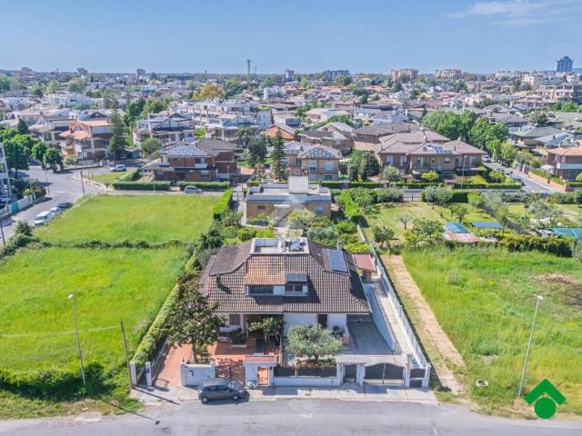 Villa in vendita a Latina LT