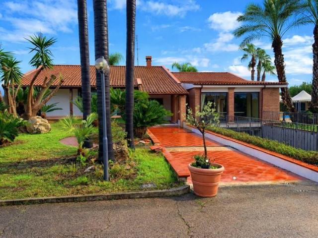 Villa in vendita a Latina LT
