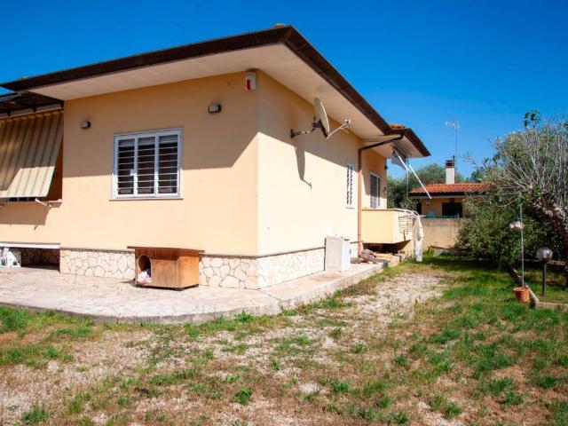 Villa in vendita a Latina LT