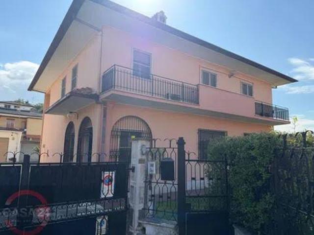 Villa in vendita a Latina LT