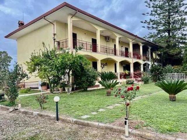 Villa in vendita a Latina LT