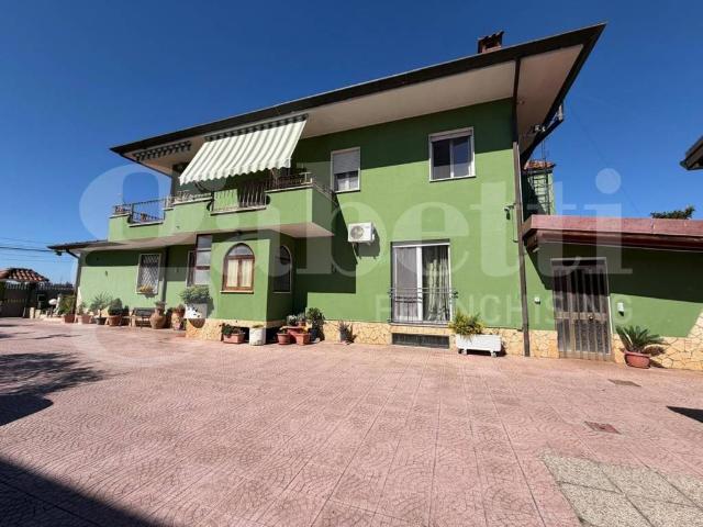 Villa in vendita a Latina LT