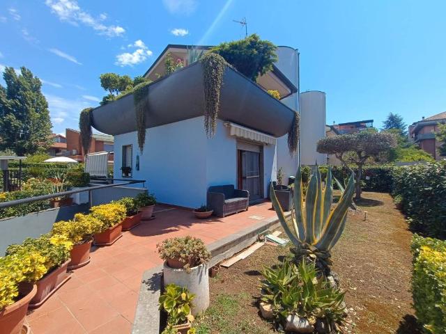 Villa in vendita a Latina LT