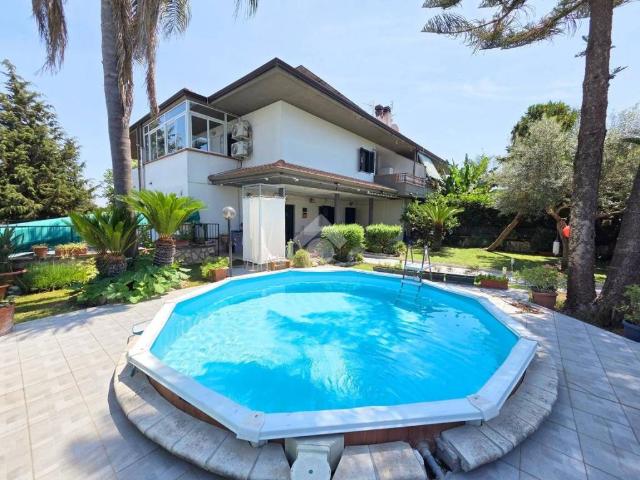 Villa in vendita a Latina LT