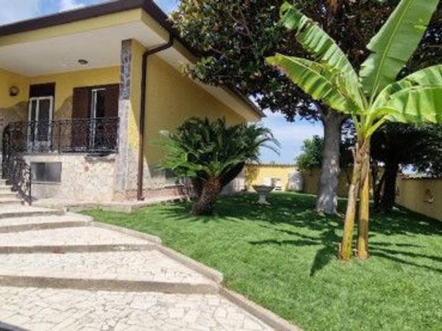 Villa in vendita a Latina