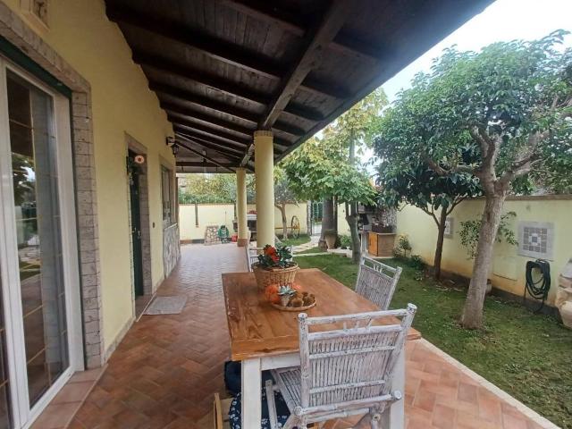 Villa in vendita a Latina