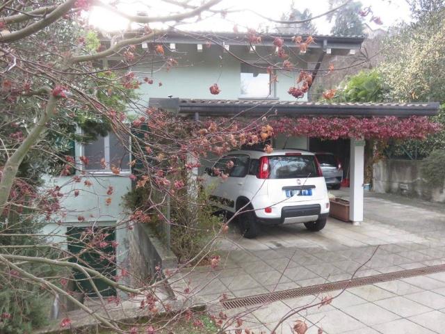Villa in vendita a Lavena Ponte Tresa VA