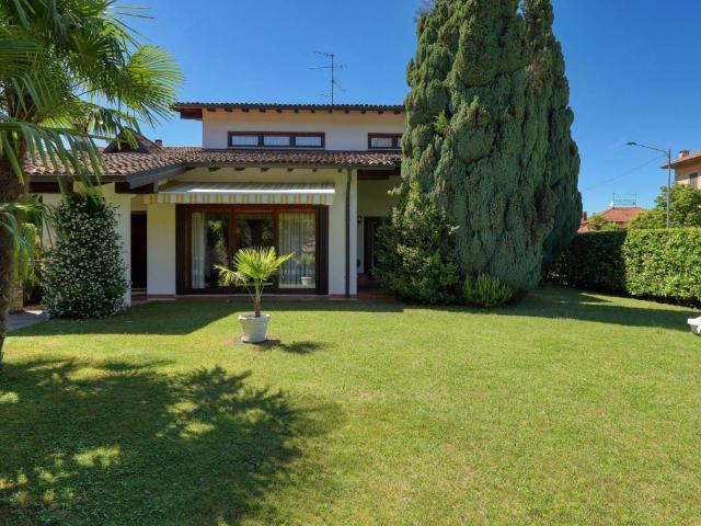 Villa in vendita a Lavena Ponte Tresa VA