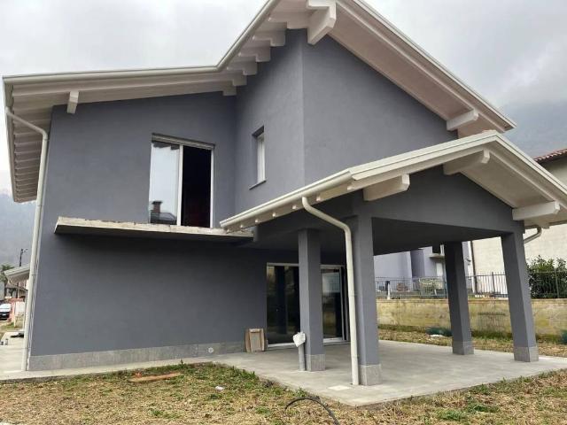 Villa in vendita a Lavena Ponte Tresa VA