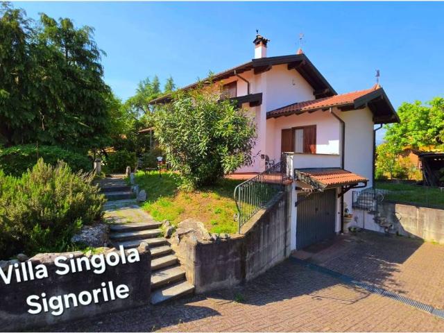 Villa in vendita a Laveno Mombello VA