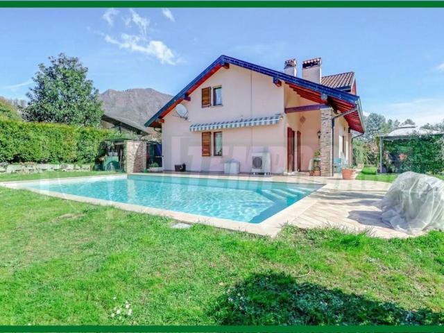 Villa in vendita a Laveno Mombello VA