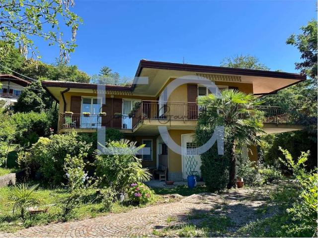 Villa in vendita a Laveno Mombello VA