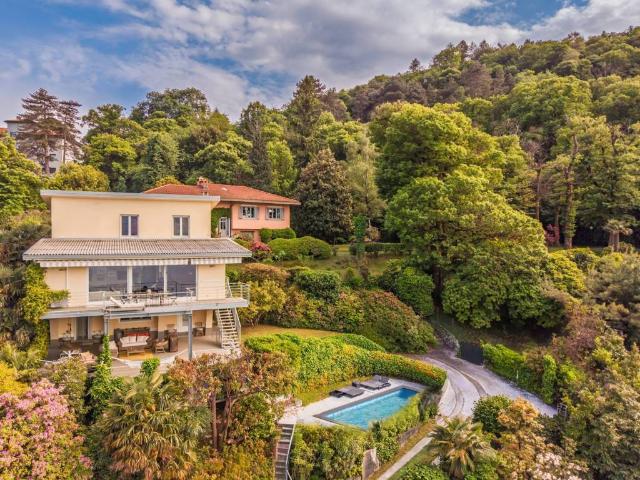 Villa in vendita a Laveno Mombello VA
