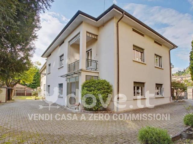 Villa in vendita a Laveno Mombello VA