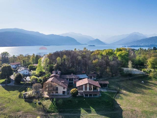 Villa in vendita a Laveno Mombello