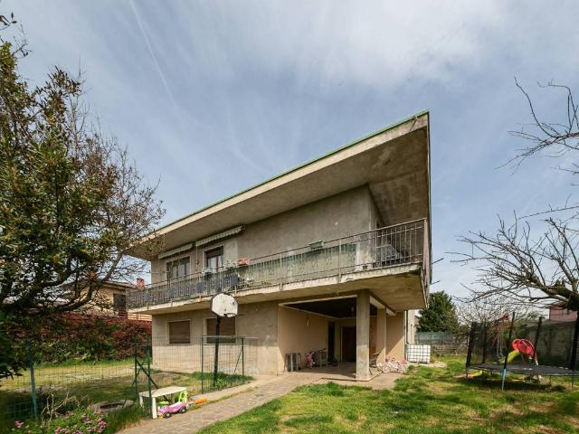 Villa in vendita a Lazzate MB