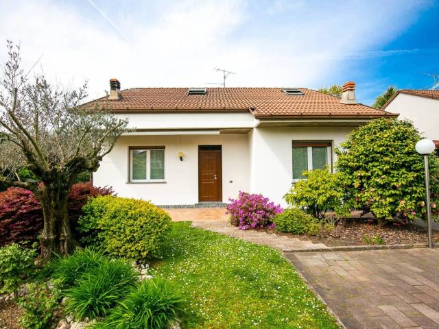 Villa in vendita a Lazzate MB