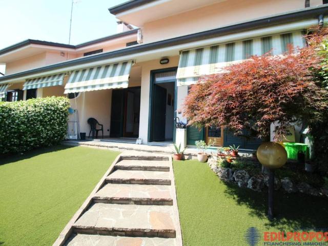 Villa in vendita a Lazzate MB