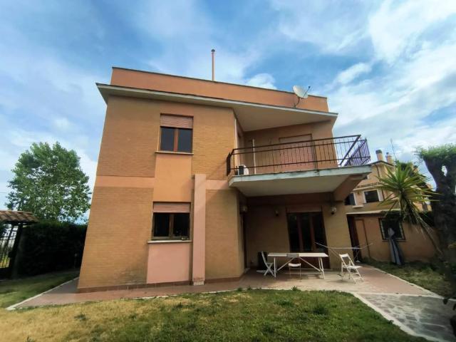 Villa in vendita a Ladispoli RM